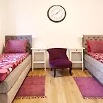 Lovely Lux Garden Flat Near Royal Park