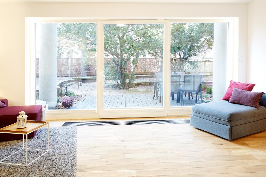 Lovely Lux Garden Flat Near Royal Park Warschau